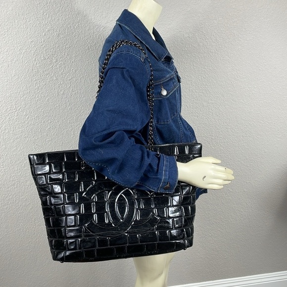 Chanel Brick Chocolate Bar Quilted Frozen Tote Bag Large Black Vinyl Chain Strap - Picture 1 of 17